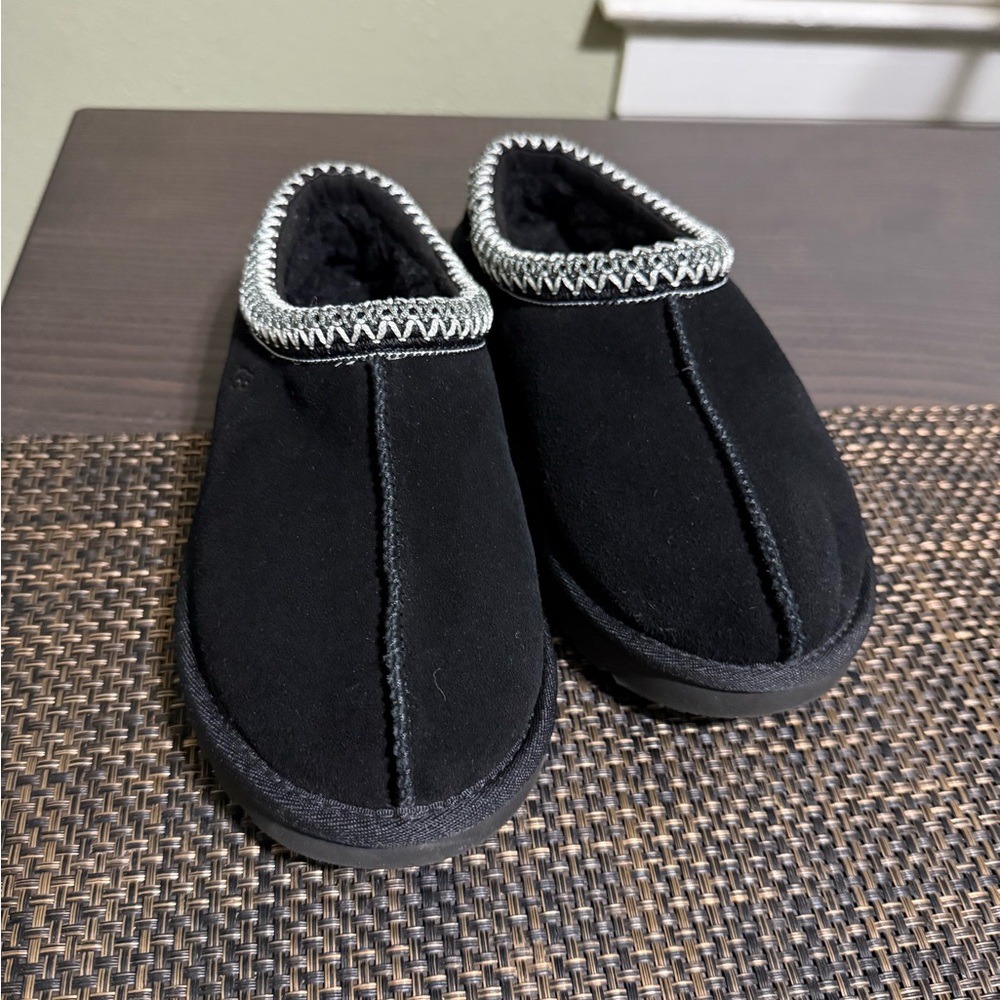 UGG Black Slippers with White Detailing - Picture 5 of 10